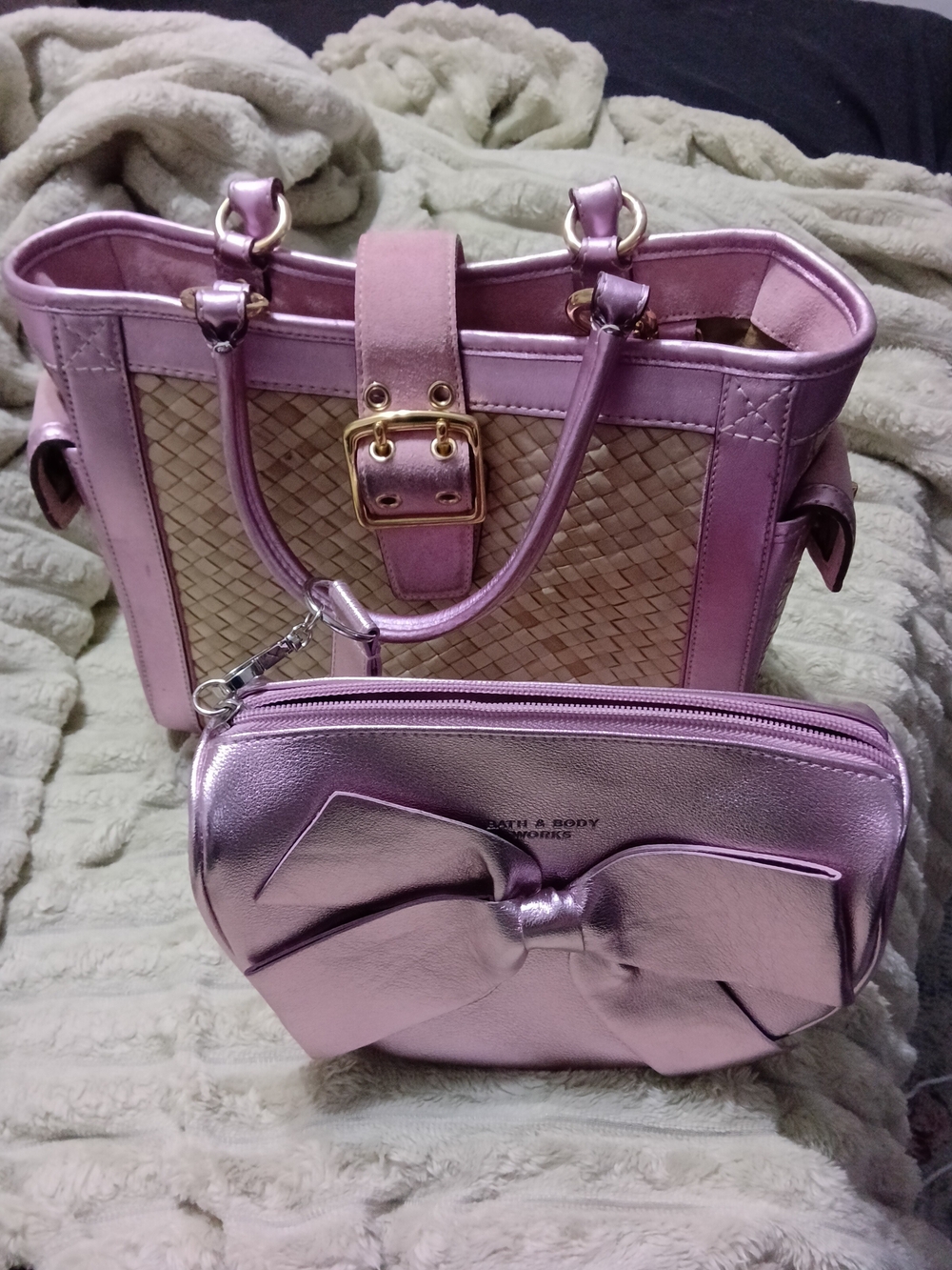 VTG Coach Y2K SOHO Hampton Tote & B&B Bow Cosmetic Bag Creed: M04K-4419